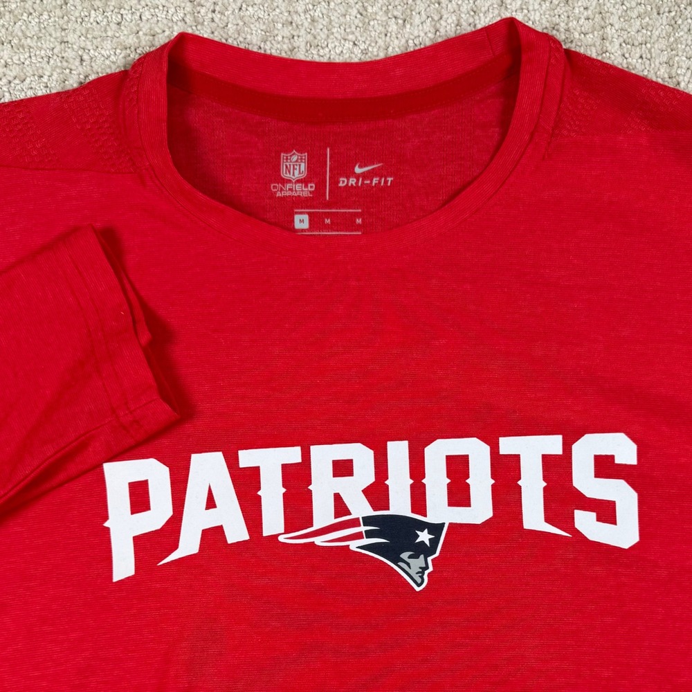 Nike Dri-Fit Mens Medium New England Patriots Red NFL On Field Long Sleeve Shirt